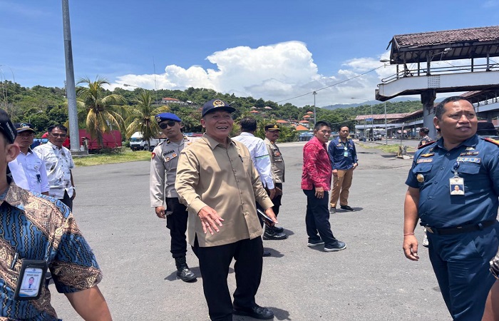 Anggota DPR RI Komidi VII, melakukan kunjungan ke Pelabuhan Padangbai, saat melakukan kunjungan ke Pelabuhan Padangbai, Jumat (31/10) kemarin.