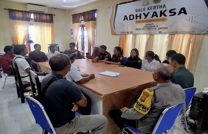 Aparat terkait saat membahas persoalan tanah di Desa Tegal Tugu, Gianyar Bali.