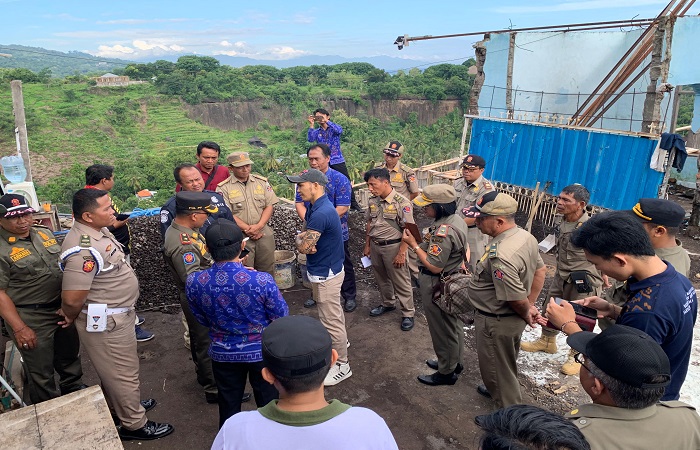 Salah satu kegiatan turun ke lapangan yang dilakukan Satpol PP Kabupaten Buleleng. OPD ini mendapat kritikan dari Fraksi Gerindra DPRD Buleleng, karena dianggap kurang profesional.