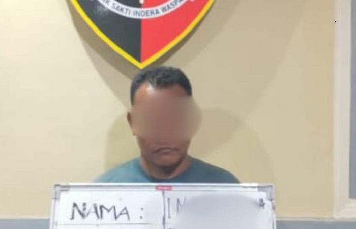 Lelaki berinisial INS, 41, warga Jalan Seroja, Denpasar, diamankan Polisi karena terlibat kasus jambret dan curanmor.