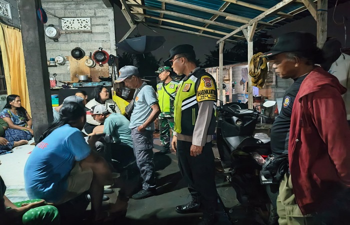 Aparat gabungan di Desa Temesi menggelar sidak kependudukan menyasar rumah kontrakan.