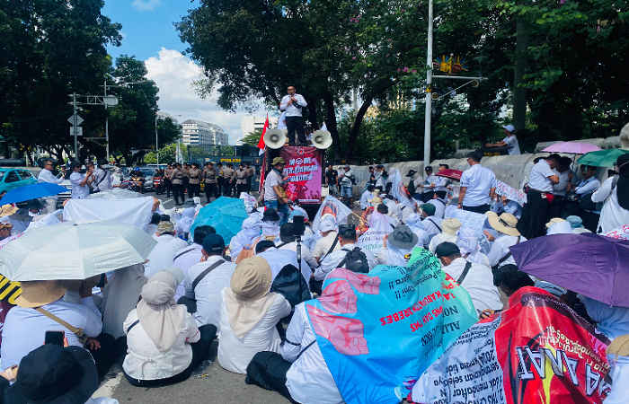 Ribuan Honorer Geruduk Istana Negara, Tuntut Kepastian Status dan Perlindungan Kerja di Depan Istana Negera Republik Indonesia.
