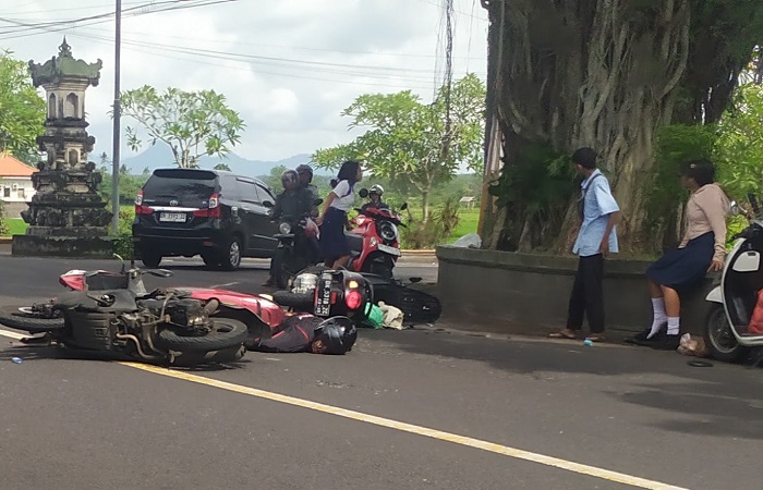 Kecelakaan di Jalan Denpasar - Gilimanuk, Desa Kaliakah, Kecamatan Negara, Senin (17/11) lalu yang melibatkan pelajar SMP.