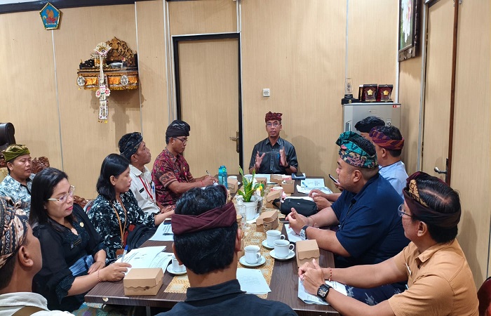Tugu dan gapura batas wilayah akan ditertibkan kembali administrasinya, agar jelas perawatannya.