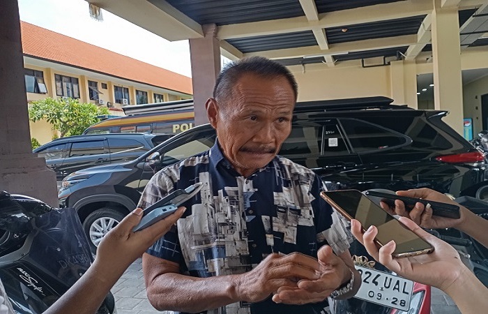 Bendesa Adat Banjar Tegeha, Ida Bagus Made Geriastika usai diminta keterangan oleh polisi. Bendesa lapor bendesa ini terjadi karena polemik pelaksanaan piodalan di Pura Segara.
