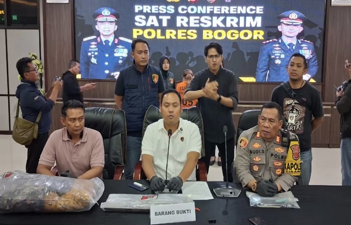Tersangka kasus pembunuhan seorang pedagang wanita lansia di Bogor.