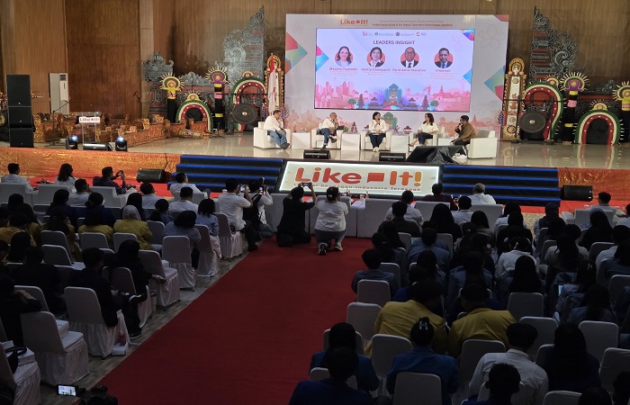 Kegiatan LIKE IT! menghadirkan sejumlah pakar sebagai narasumber memberi edukasi terkait literasi keuangan digital, Senin(24/11) lalu. Terungkap, banyak remaja di Bali terjerat judol dan pinjol.