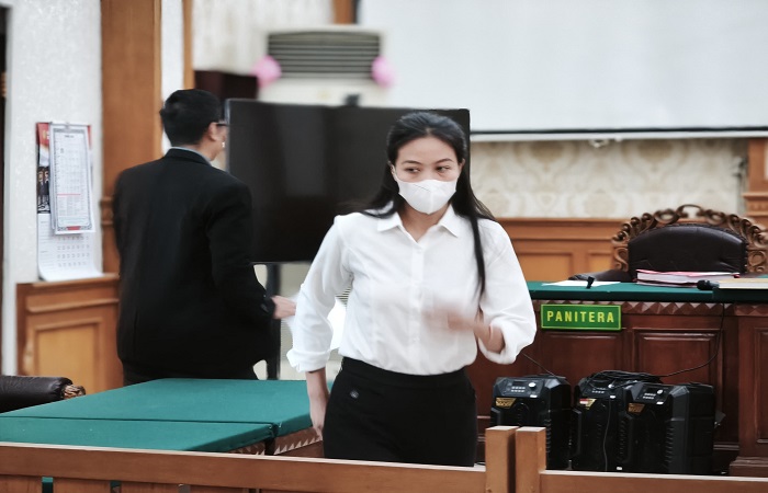 Ibu pembuang bayi, Nasrurah usai menjalani sidang putusan di PN Denpasar, Selasa (2/12) kemarin.