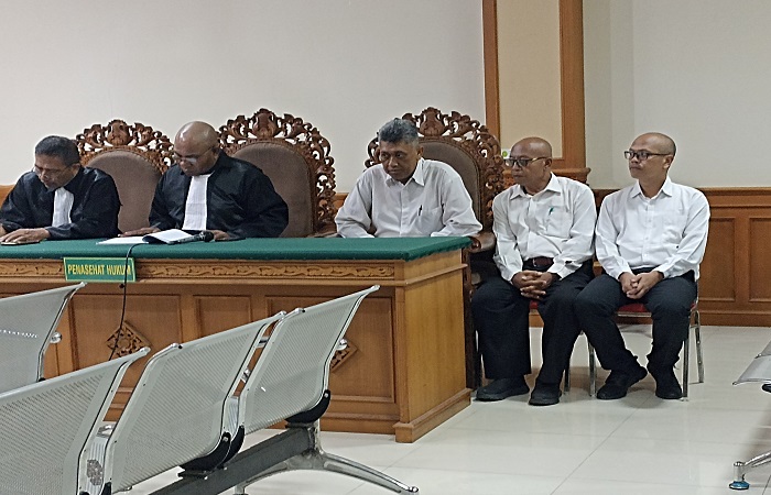 Tiga terdakwa korupsi beras ASN di Pemkab Tabanan, I Putu Sugi Darmawan, Direktur Umum Perumda Dharma Santhika periode 2017-2021; I Ketut Sukarta, Ketua DPC Perpadi Tabanan; dan I Wayan Nonok Aryasa.