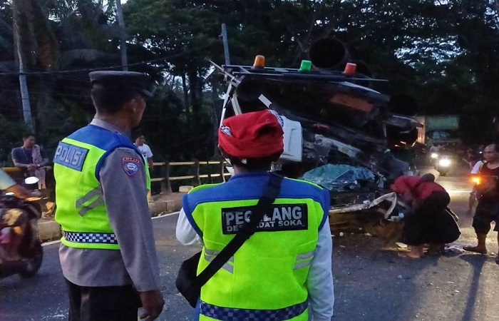 Kondisi empat kendaraan yang alami kecelakaan beruntun di Jalur Denpasar-Gilimanuk yang picu kemacetan panjang.