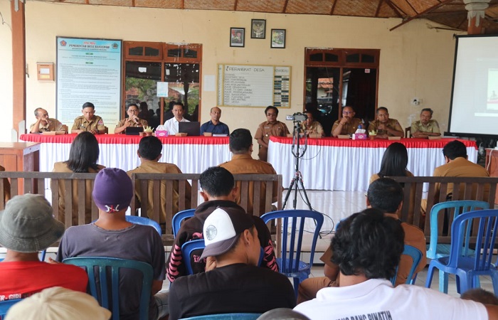 Focus Group Discussion (FGD) membahas upaya perlindungan batu akik Pulaki.