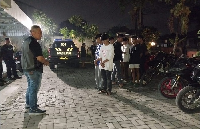 Sejumlah pelajar diamankan Polsek Denpasar Timur karena konvoi ugal-ugalan di jalan.