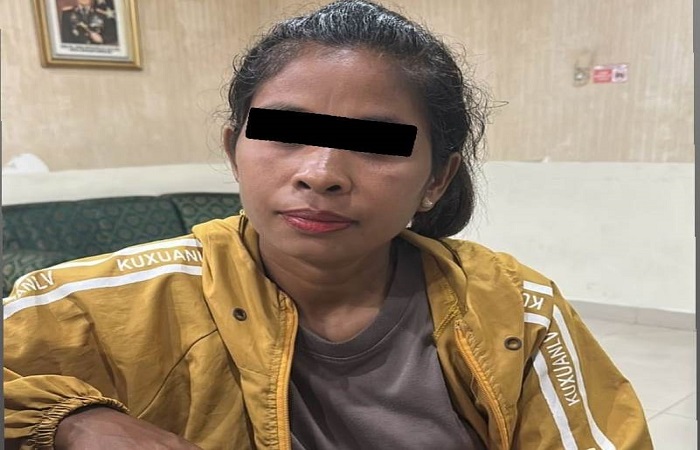 Polisi amankan seorang ibu yang diduga membuang bayinya di semak-semak belakang kandang sapi, Lingkungan Menesa, Desa Adat Kampial, Kelurahan Benoa, Kecamatan Kuta Selatan, Badung.