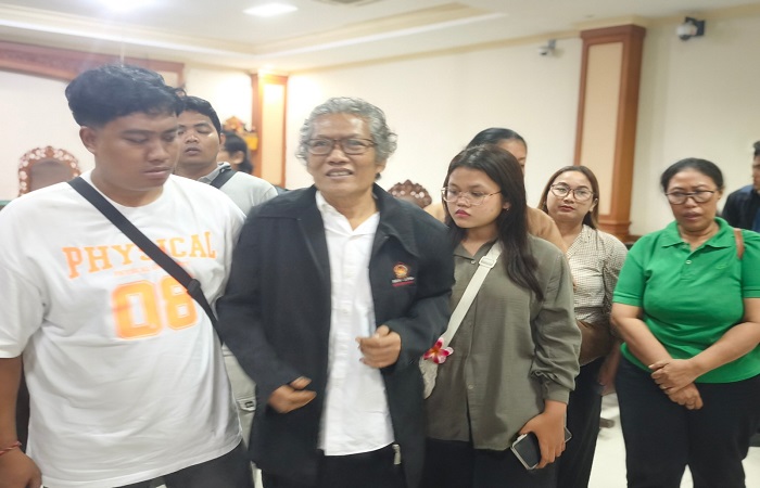Mantan Ketua LPD Desa Adat Yangbatu I Putu Sumadi di Pengadilan Tipikor Denpasar, Kamis (18/12) kemarin.