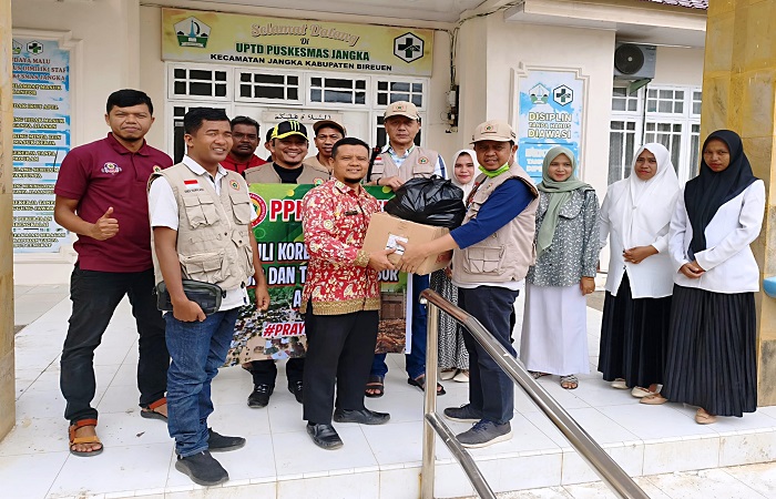 Aksi sosial sebagai wujud nyata kepedulian profesi perawat terhadap masyarakat dan sejawat yang sedang dilanda musibah bencana alam di Aceh.