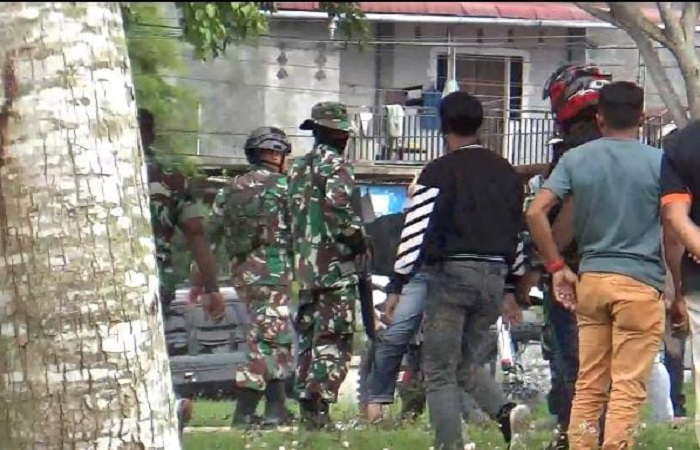 Aliansi Jurnalis Independen (AJI) Kota Lhokseumawe mengecam keras tindakan arogansi, kekerasan, dan intimidasi yang dilakukan oleh anggota TNI bernama Praka Jun*id* terhadap wartawan saat liputan.