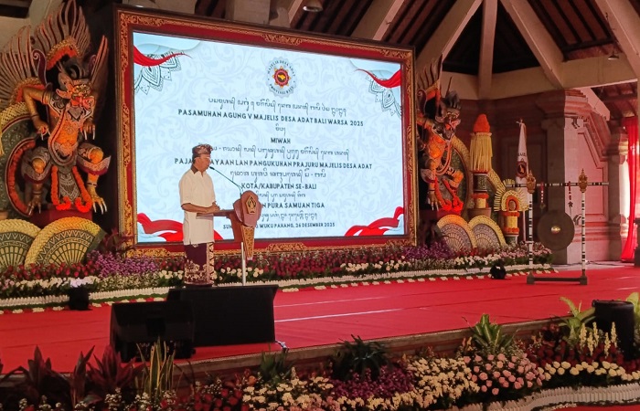 Gubernur Bali, Wayan Koster saat di Pesamuan Agung V MDA Bali di wantilan Pura Samuantiga, Bedulu, Gianyar.