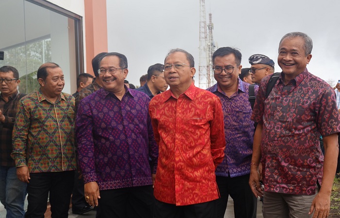 Proses launching siaran televisi tahap ketiga di Turyapada Tower yang dihadiri Gubernur Bali Wayan Koster, pada Sabtu (27/12) kemarin.