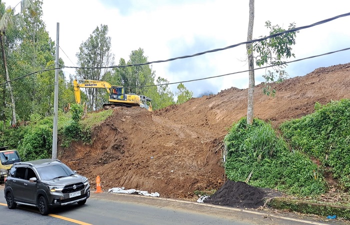 Pengerjaan persiapan ground breaking Shortcut Singaraja-Mengwitani titik 9-10 di Gitgit Twin Waterfall dan SDN 4 Gitgit.