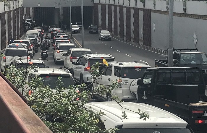 Jalanan kawasan Kuta macet total setelah banyak wisatawan yang tiba di Bandara Ngurah Rai, Bali.