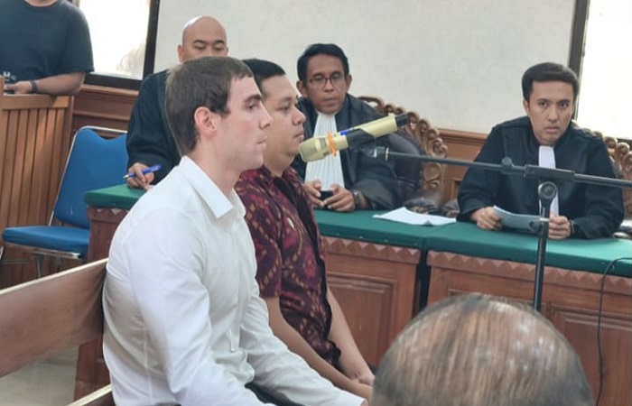 Terdakwa Darcy Francesco Jenson saat menjalani sidang di PN Denpasar.