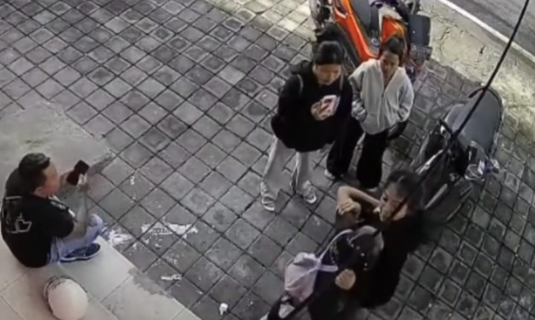Wanita Dewasa berinisial NKI alias Ketut Indah jambak dan cakar anak dibawah umur di Denpasar Barat.