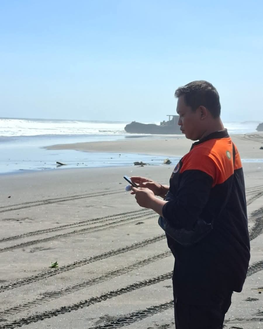 Kondisi ombak laut dan angin yang kencang di Pantai Yeh Gangga, Desa Sudimara Tabanan.&nbsp;