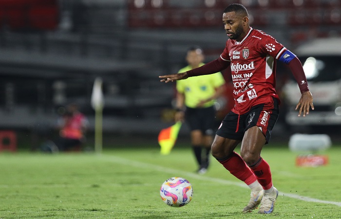 Yabes Roni Malaifani bersama Bali United FC memasuki babak baru. Bek sayap andalan Serdadu Tridatu itu resmi menjalani masa peminjaman ke Persis Solo Selasa lalu.