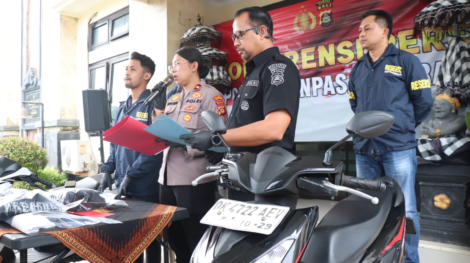 Polisi mengungkap kasus begal di Denpasar, Bali, yang melibatkan remaja dan anak di bawah umur.