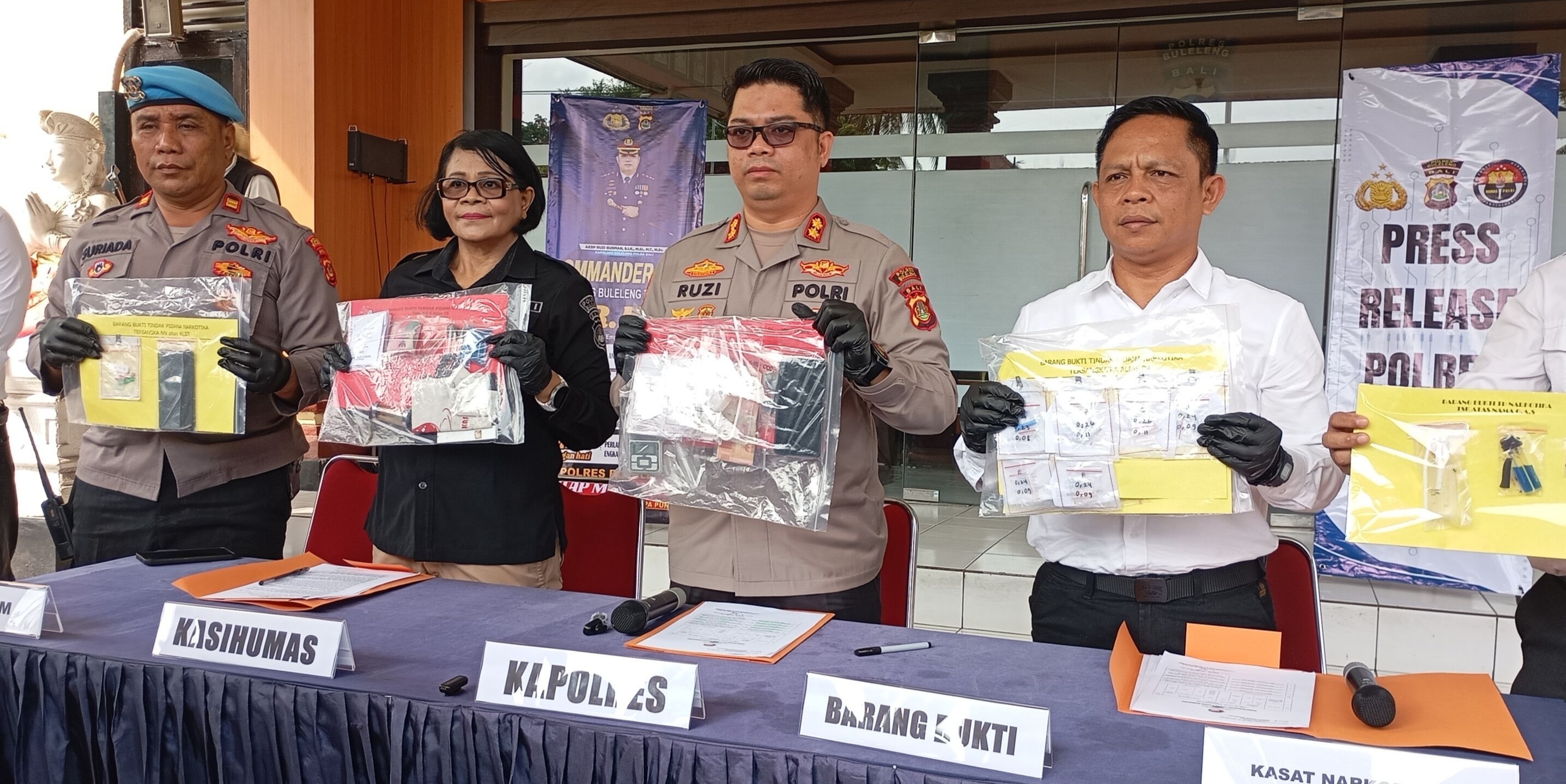 Rilis pers terkait narkotika di Polres Buleleng. Salah satunya kasus JL, yang mengaku beli dari Madura.