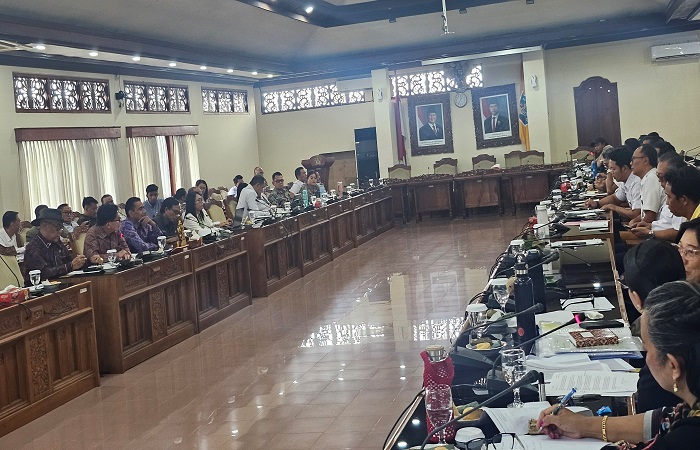 Rapat dengar pendapat (RDP) Panitia Khusus Tata Ruang, Aset, dan Perizinan (Pansus TRAP) DPRD Bali, terkait penyegelan Hotel Bali Handara.