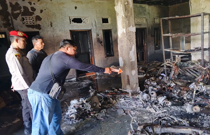 Kondisi sebuah rumah kos yang ludes terbakar di Banjar Batan Duren, Desa Cepaka, Kecamatan Kediri, Tabanan.