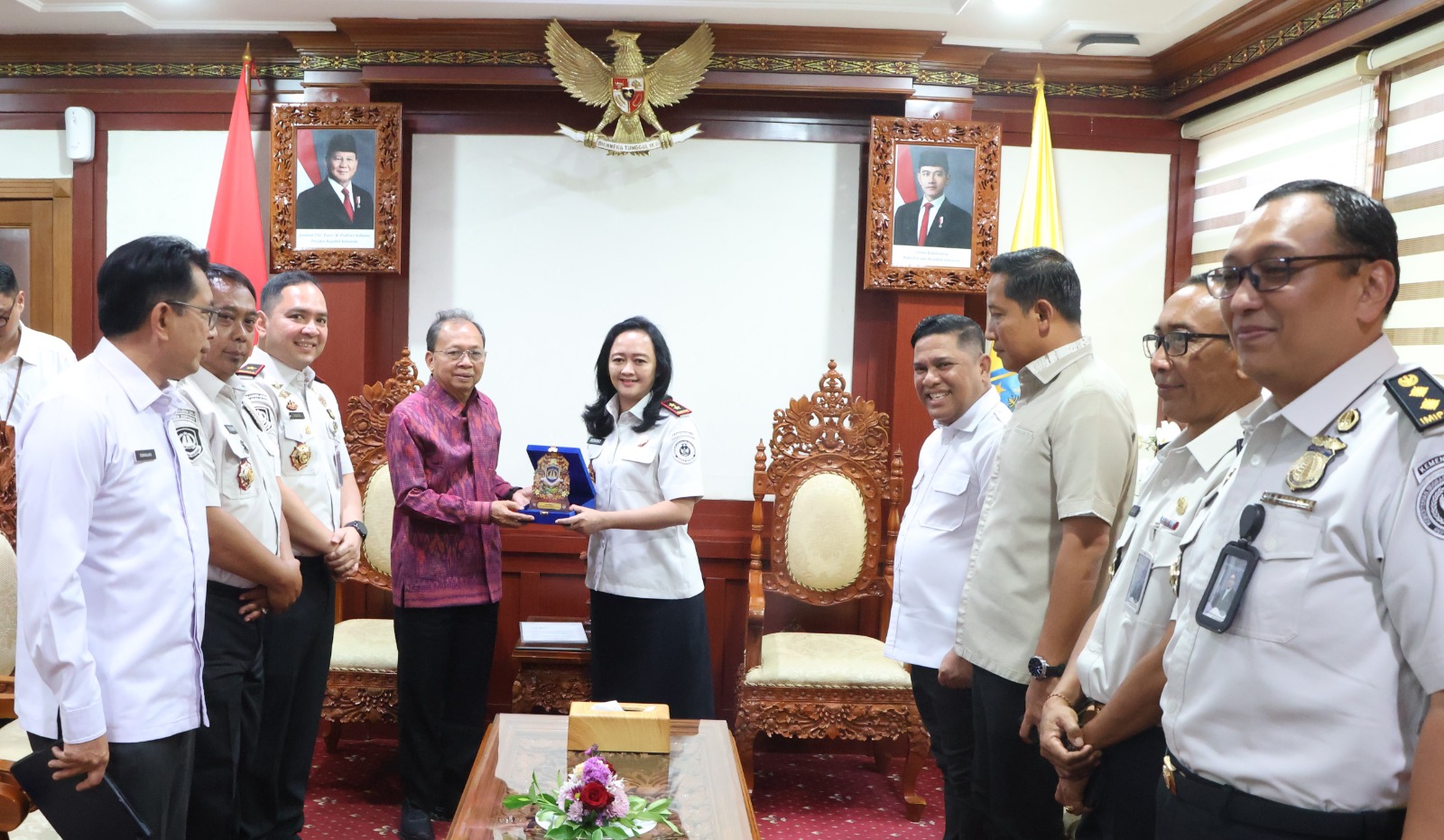Gubernur Bali Wayan Koster menerima Kepala Kantor Wilayah Direktorat Jenderal Imigrasi Bali yang baru dilantik, Felucia Sengky Ratna, Rabu (4/2) kemarin.