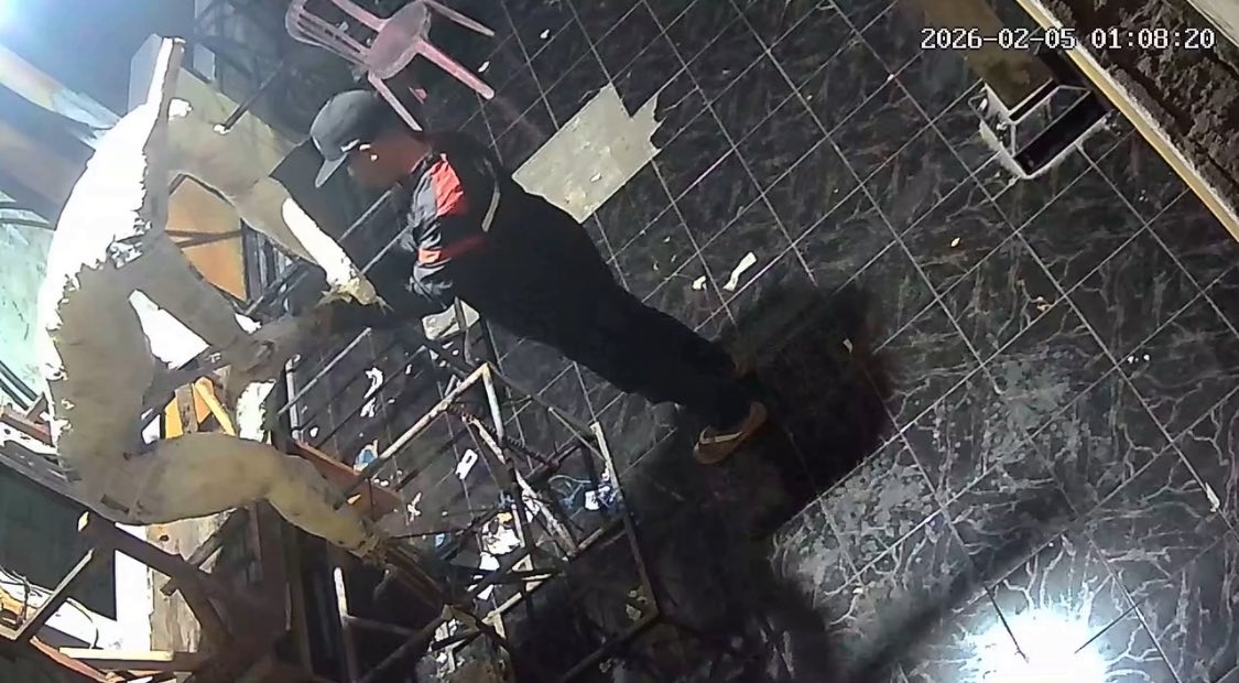 Rekaman CCTV saat pelaku melakukan pengrusakan terhadap ogoh-ogoh. Ia mengaku disuruh oleh seseorang. Tetapi keterangannya terkesan plin plan.