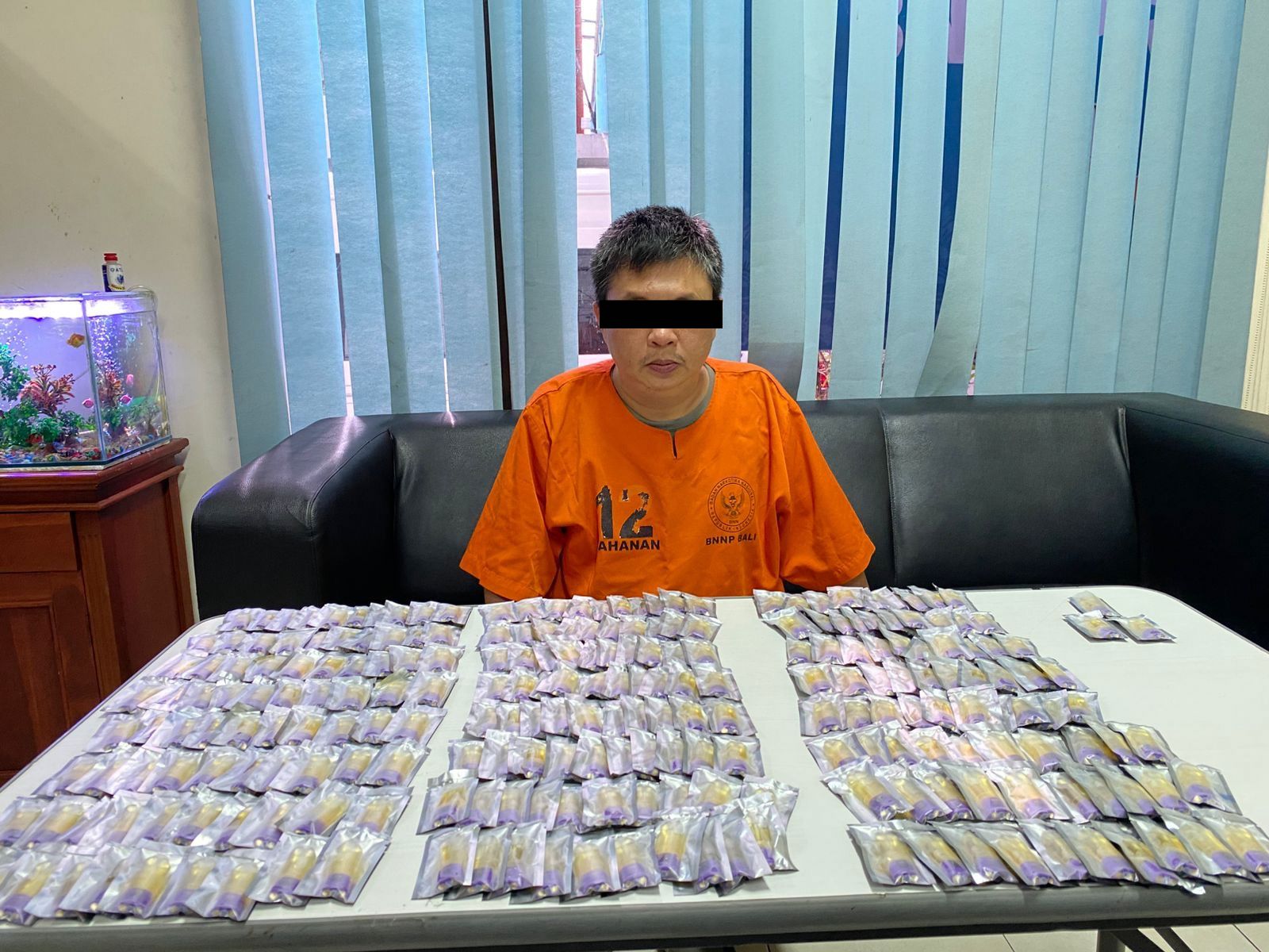 Pria berinisial RW alias Kris, 44, diamankan beserta barang bukti saat diamankan Badan Narkotika Nasional Provinsi (BNNP) Bali.