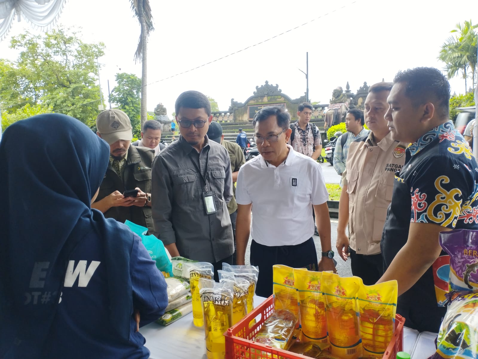 Pemerintah Provinsi Bali gelar Gerakan Pangan Murah (GPM) Serentak Nasional bersama Badan Pangan Nasional pada di Halaman Kantor Gubernur Bali, Jumat (13/2) kemarin.
