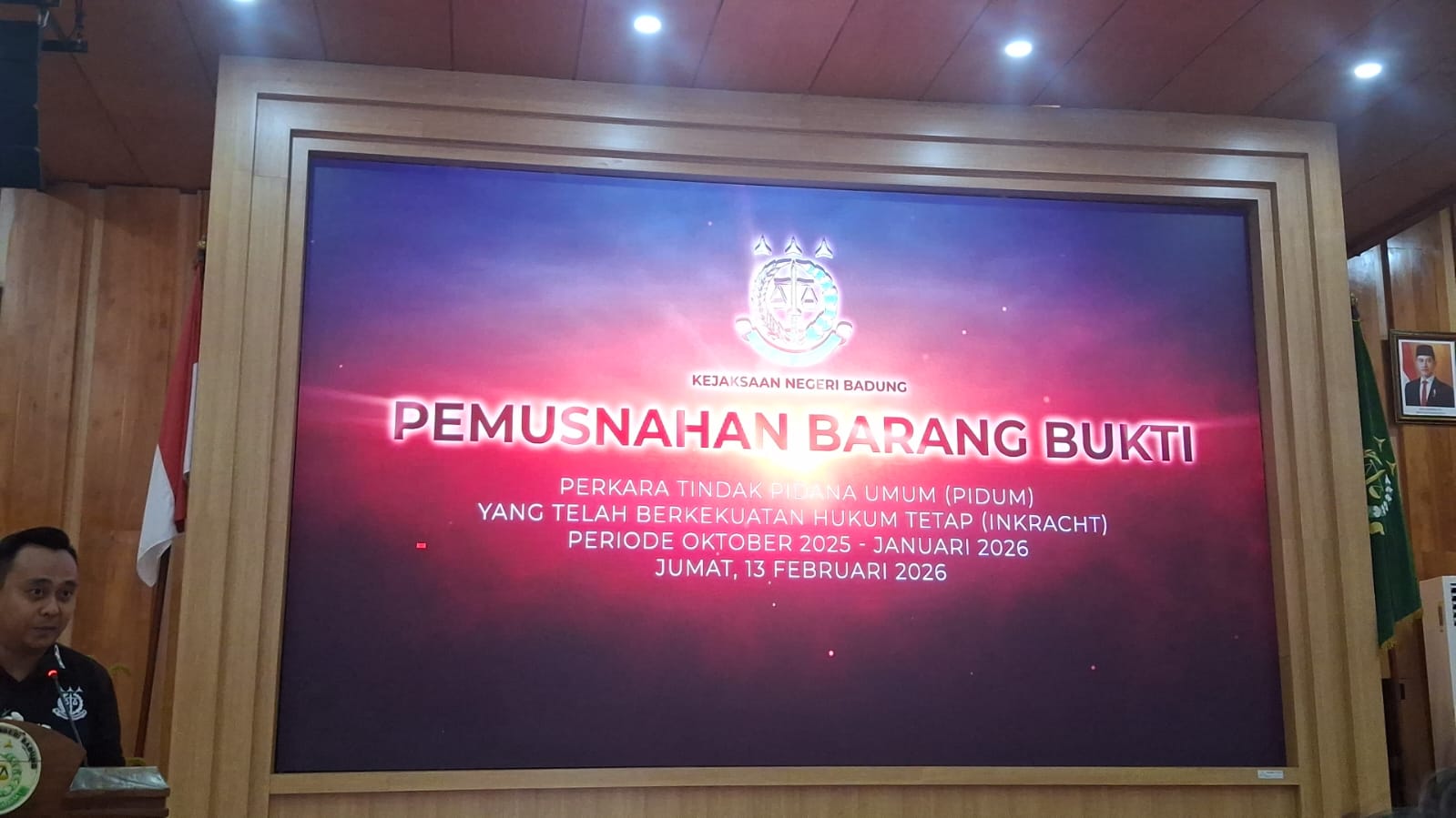 Kejaksaan Negeri Badung memusnahkan ratusan barang bukti dari puluhan perkara pidana umum yang telah berkekuatan hukum tetap, Jumat (13/2) lalu.