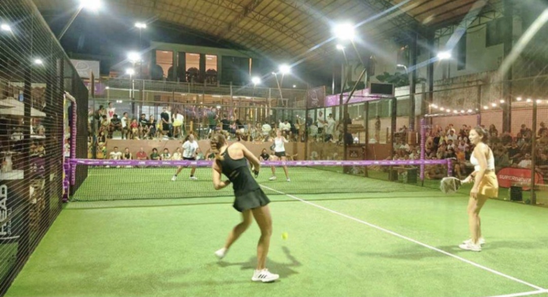 Olahraga padel tidak lagi sekadar tren gaya hidup kalangan urban di Bali. Dalam setahun terakhir, cabang olahraga tepok bola ini berkembang pesat dan menjadi fenomena baru di Pulau Dewata.