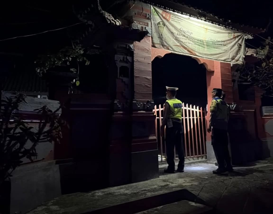Polsek Selemadeg Tabanan saat melakukan patroli malam hari.