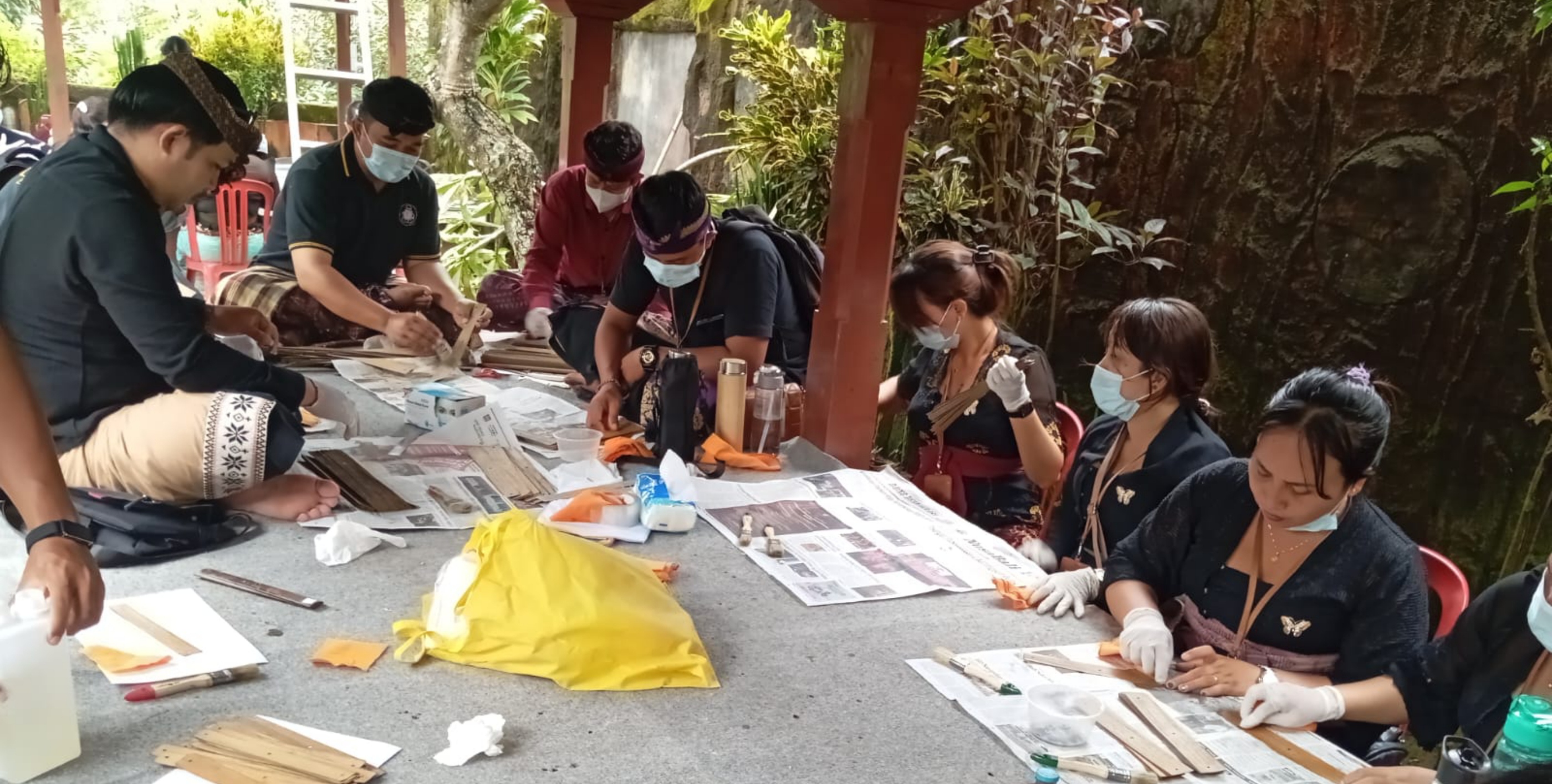 Menjaga warisan sastra Bali, Penyuluh Bahasa Bali berhasil mengkonservasi dan mengidentifikasi sebanyak 12 cakep lontar.