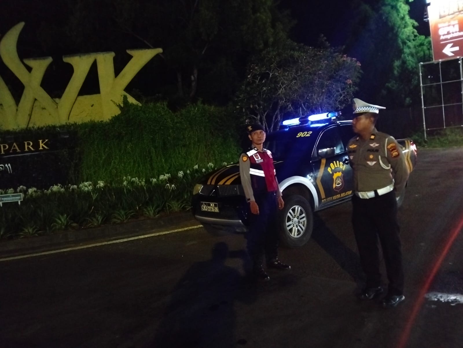 Personel Polsek Kuta Selatan melakukan patroli rutin dengan memantau titik rawan melalui sistem barcode tersebut.