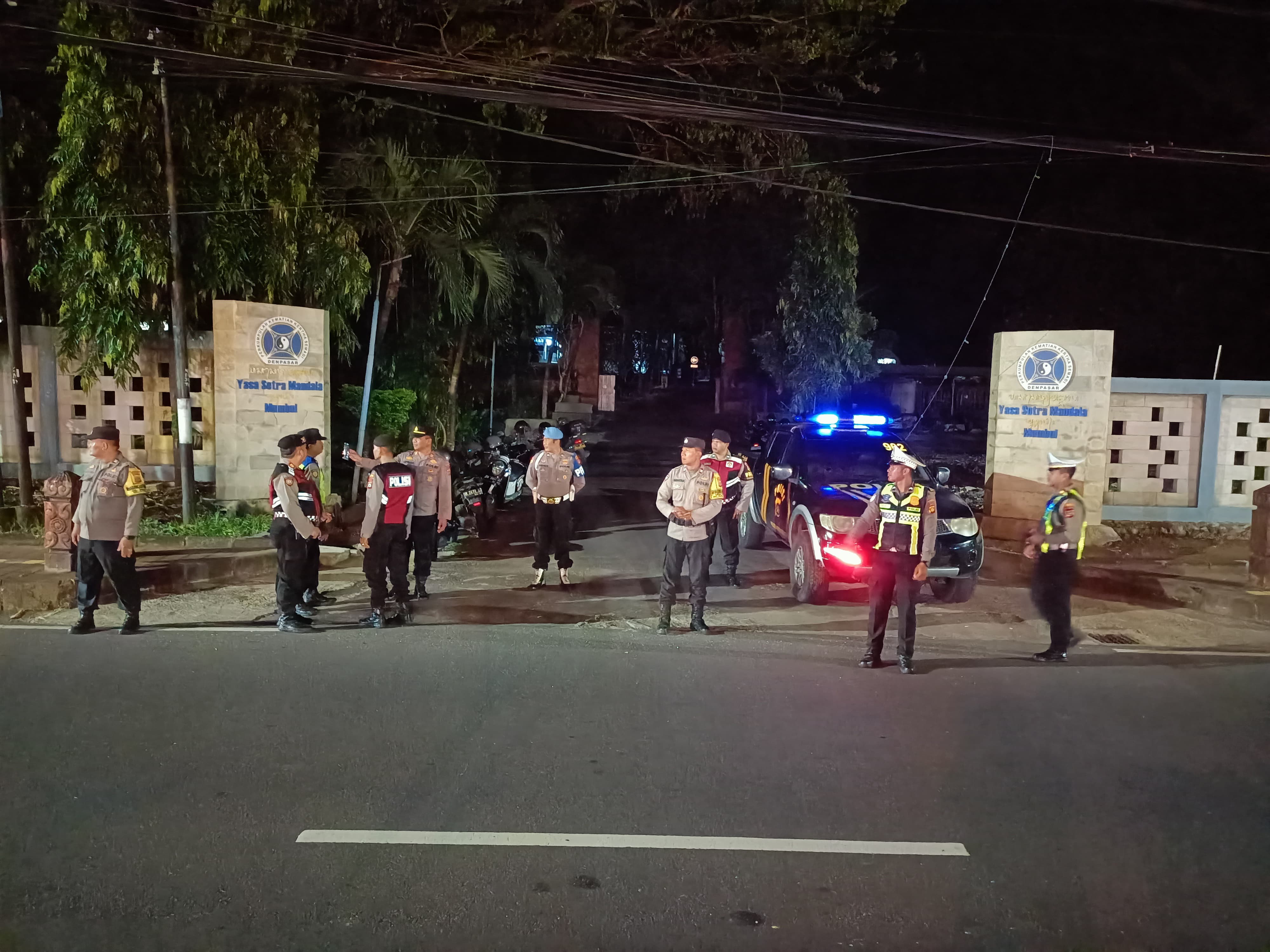 Personel Polsek Kuta Selatan melaksanakan patroli malam Minggu untuk mengantisipasi aksi balap liar dan kejahatan jalanan di wilayah Kuta Selatan, Sabtu (21/2/2026) malam.