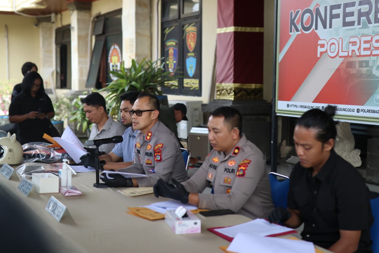 Kapolres Badung, AKBP Joseph Edward Purba, dalam keterangan resminya pada Sabtu (21/2/2026), menjelaskan bahwa pihaknya telah mengamankan sejumlah pelaku yang diduga terlibat dalam aksi pengeroyokan. 