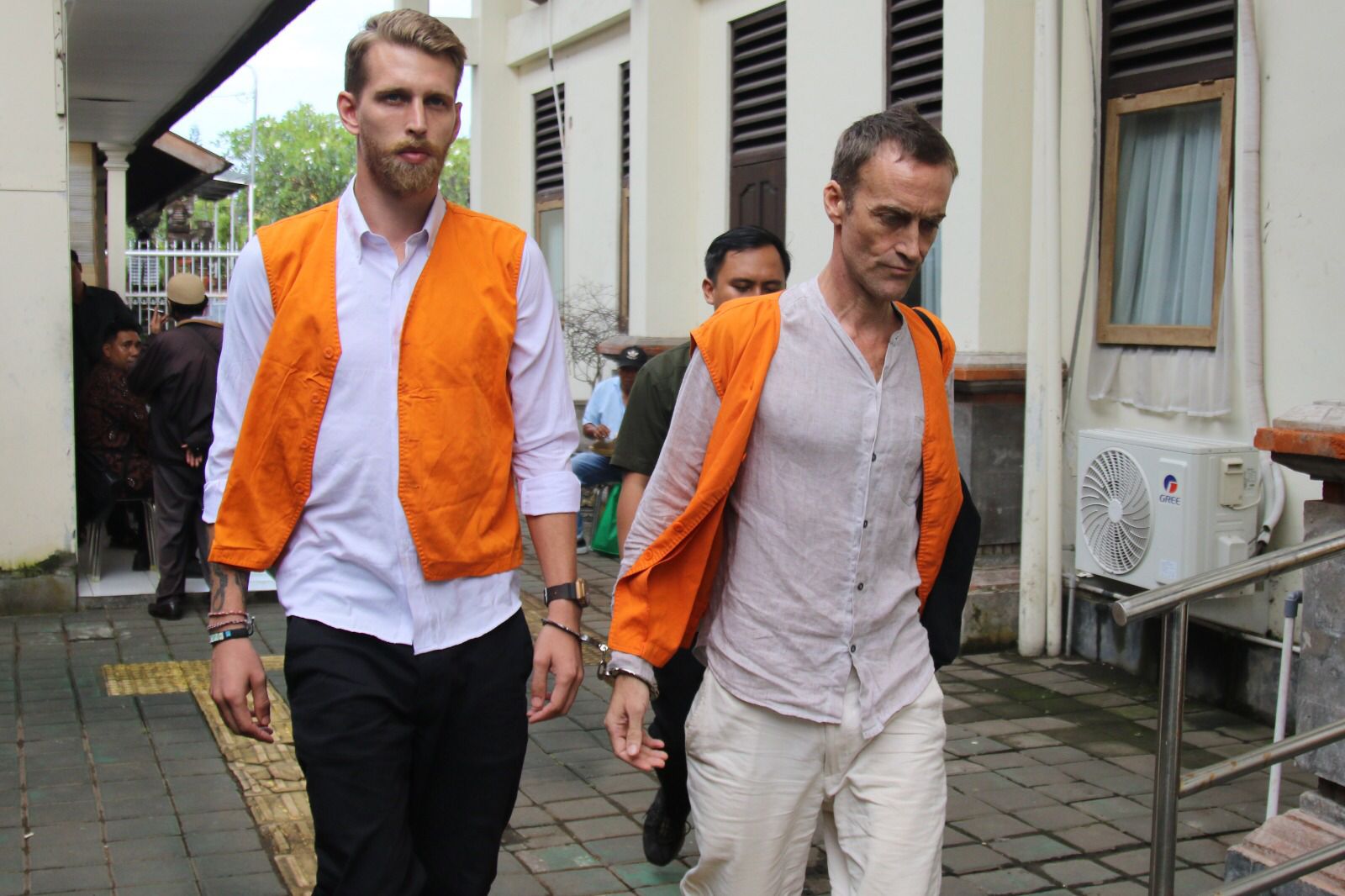 Penyelundup kokain ke Bali, WNA asal Inggris, Kial Garth Robinson menjalani sidang putusan di PN Denpasar, Kamis (26/2) kemarin.  Ia divonis 11 tahun bersama WNA Australia. 