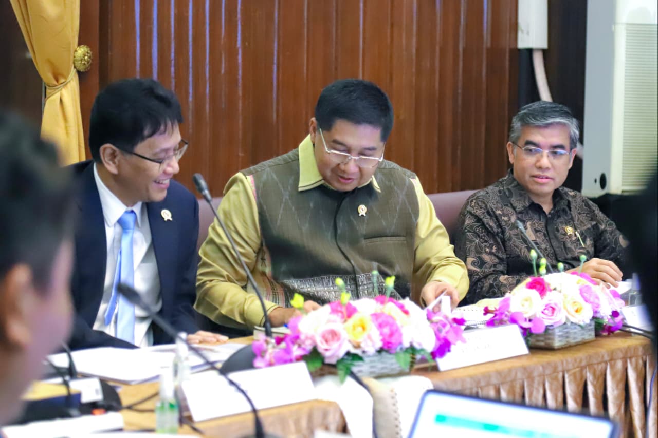Kiri-kanan, Menteri Keuangan Purbaya Yudhi Sadewa, Menteri Perumahan dan Kawasan Permukiman (PKP) Maruarar Sirait dan Menteri Ketenagakerjaan, Yassierli. 