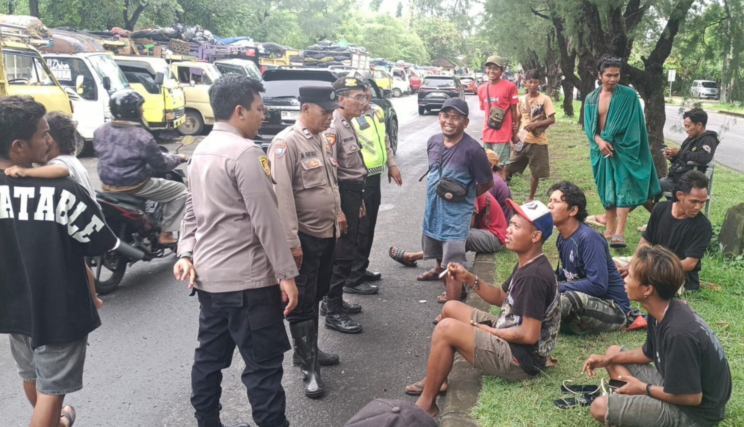 Polsek Denpasar Selatan bersama Polresta Denpasar melaksanakan pengamanan serta pemantauan intensif di sekitar kawasan TPA Suwung guna menjaga situasi tetap aman dan kondusif. 