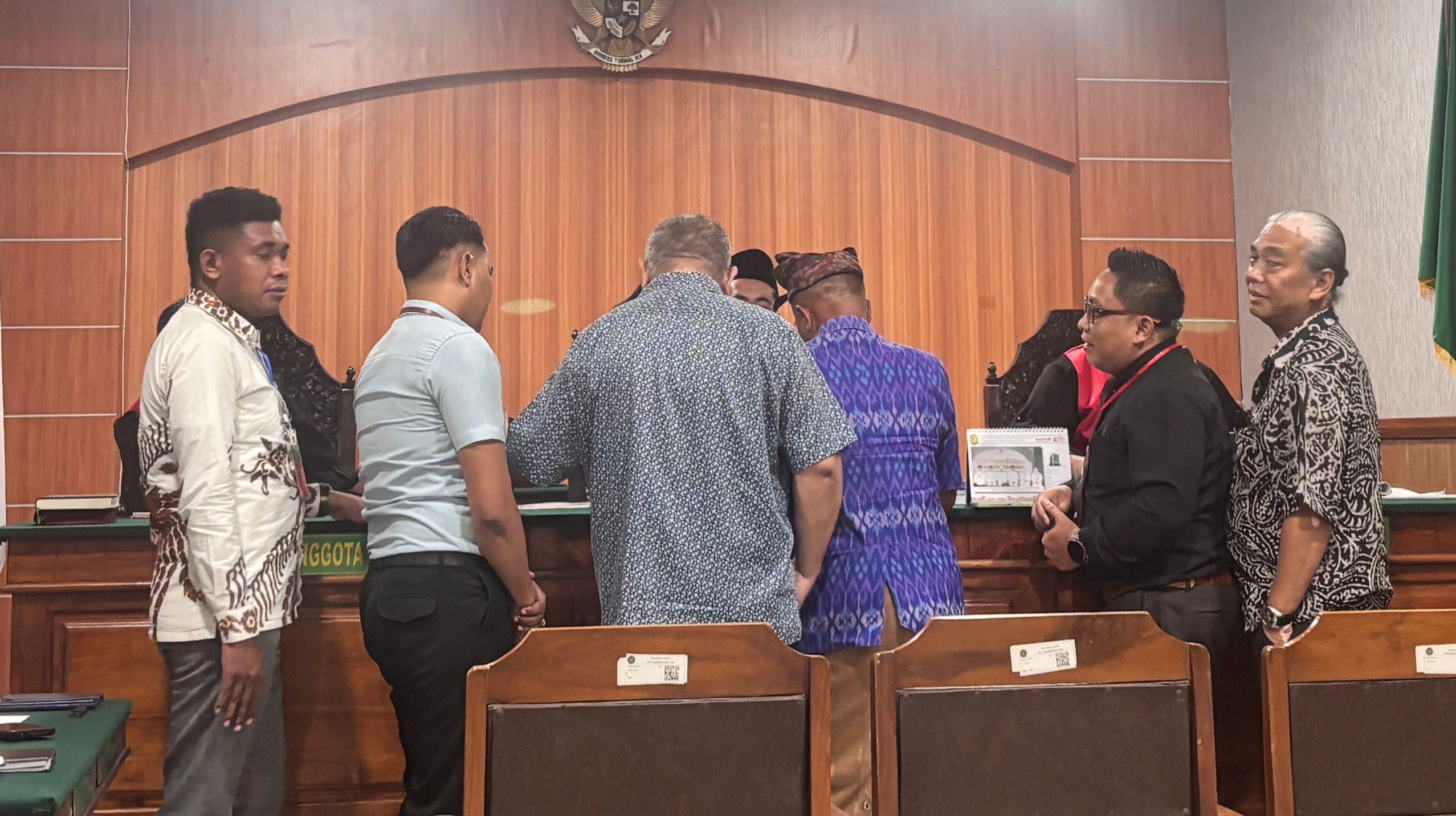 Proses jalannya sidang di PN Amlapura, Selasa (3/3) dengan agenda pemeriksaan saksi-saksi atas perkara sengketa lahan yang melibatkan pihak Desa Adat Telun Wayah dengan 32 krama yang keberatan.