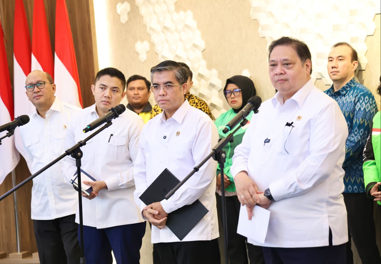 Menaker Yassierli (dua dari kanan) menegaskan perusahaan wajib membayar Tunjangan Hari Raya (THR) Keagamaan Tahun 2026 secara penuh dan tidak boleh dicicil.