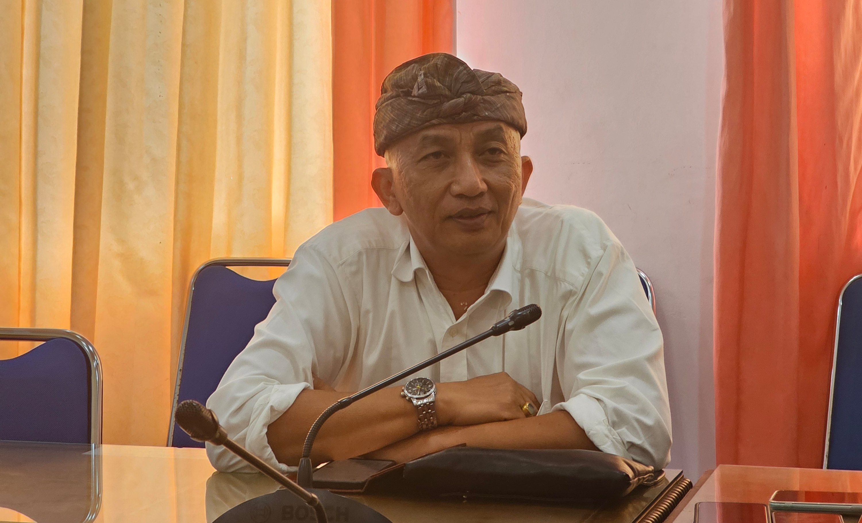 Kepala Dinas Ketenagakerjaan dan ESDM Provinsi Bali, Ida Bagus Setiawan menyebutkan proyek LNG di Desa Serangan tak merusak ekosistem laut. 