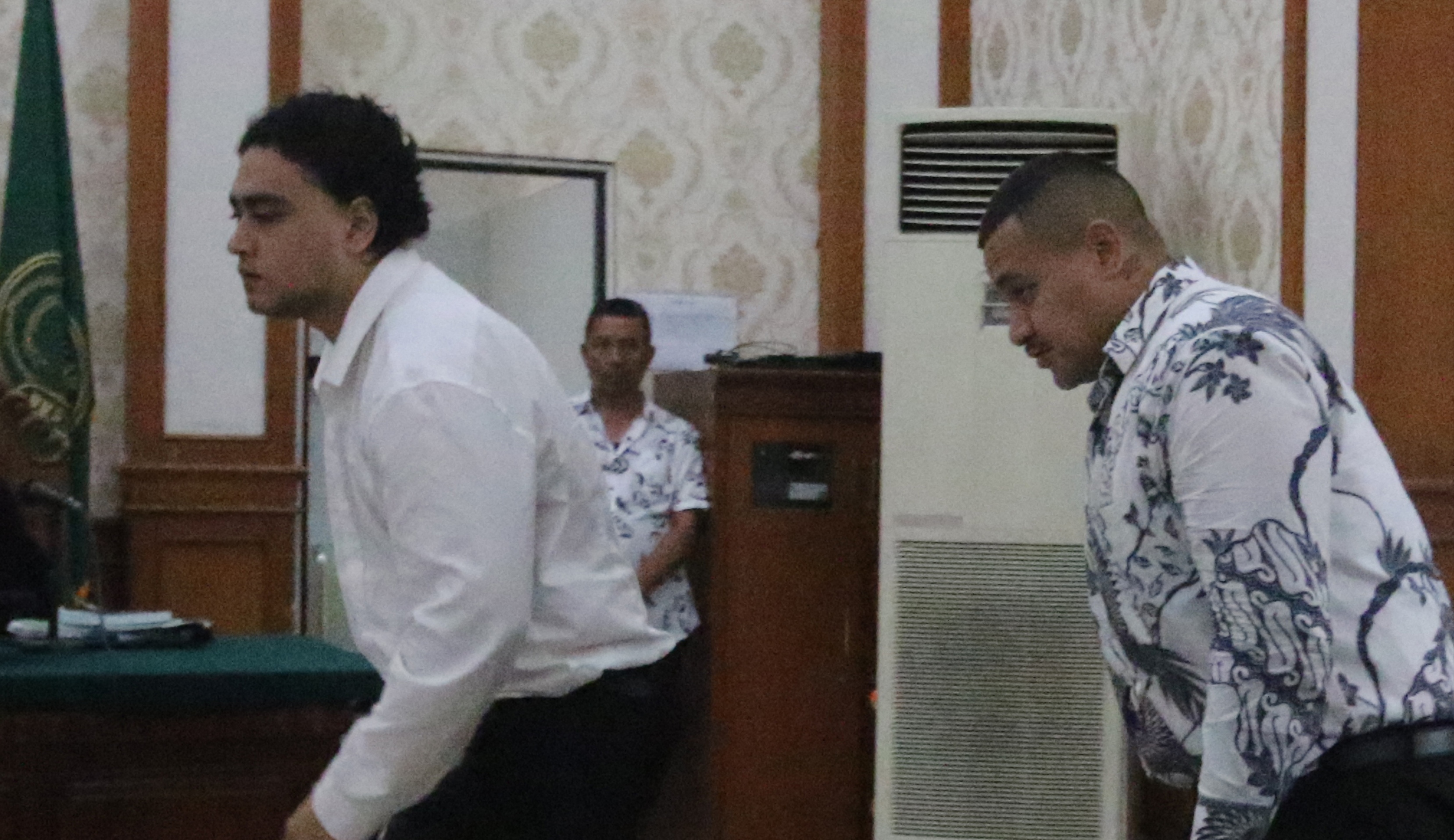 Terdakwa Mevlut Coskun, 22, dan Paea Imiddlemore Tupou, 26, anggota geng asal Australia yang menembak mati sesama WNA Australia di Bali divonis 16 tahun penjara. 